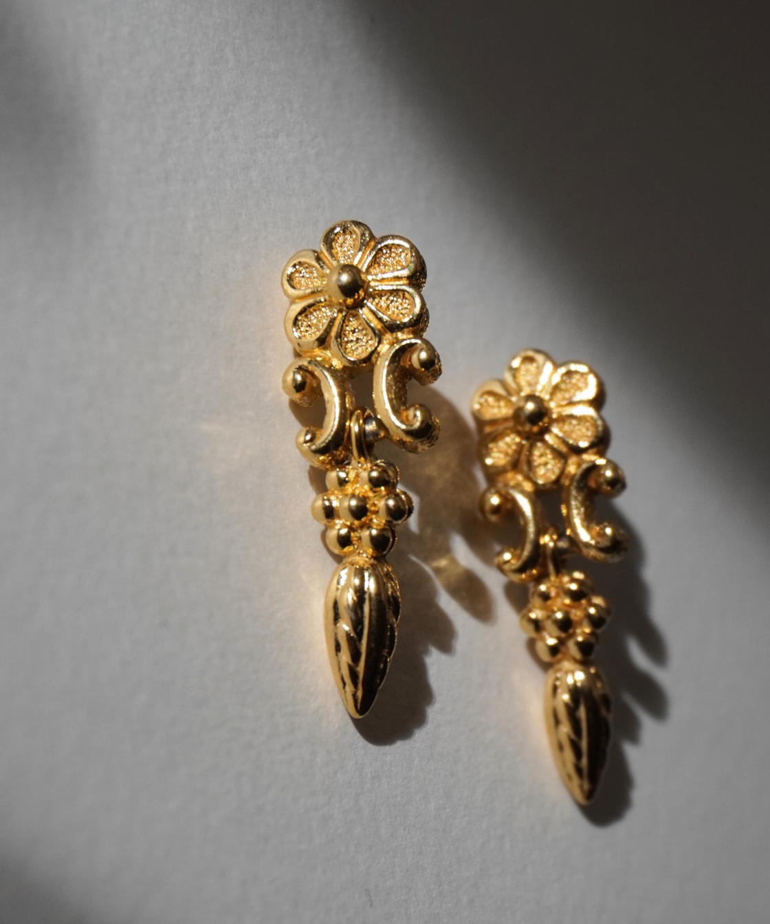 Christian Dior 1990’s-2000’s Rare Floral Swing Drop pierced Earrings