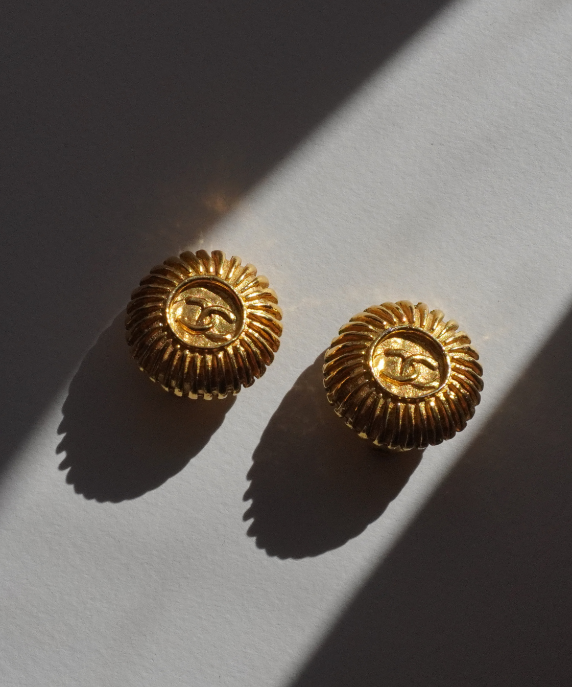 Chanel 1980's - CC Sunburst Medallion Gold Plated Clip-On Earrings